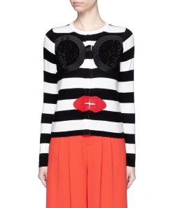 alice+oliviaステイシーフェイス刺繍 ニットカーディガン Alice+Olivia(アリスオリビア) カーディガン(レディース) - ブランド