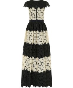 Alice + Olivia Noel Crewneck Short-Sleeve Lace Gown